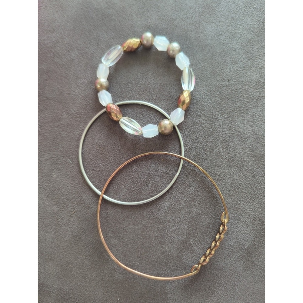 Set Of 3 Bracelets With A Mix Of Copper And Silver Tones With Heart‎ Detail